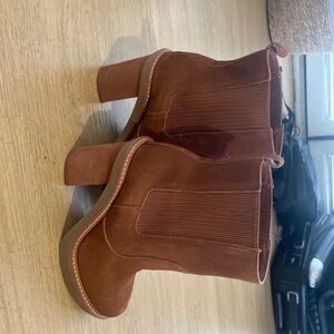 Elegant Brown Heeled Boots